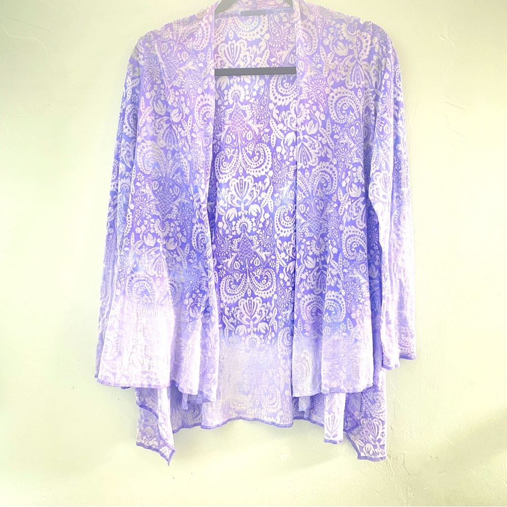 Lavender/Lilac and white paisley one-size/free-size thin, flowing jacket